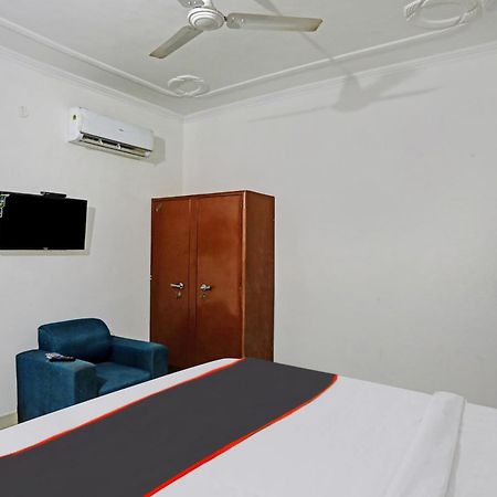 Collection O Mayank Guest House Near Iskcon Temple Noida Kālkāji Devi Exteriör bild