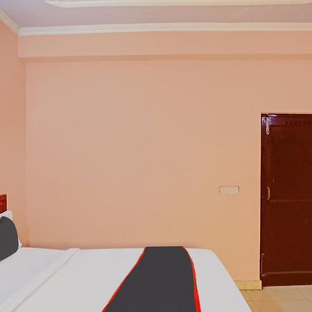 Collection O Mayank Guest House Near Iskcon Temple Noida Kālkāji Devi Exteriör bild
