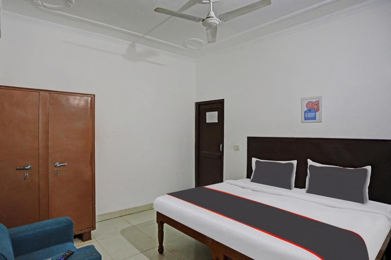 Collection O Mayank Guest House Near Iskcon Temple Noida Kālkāji Devi Exteriör bild