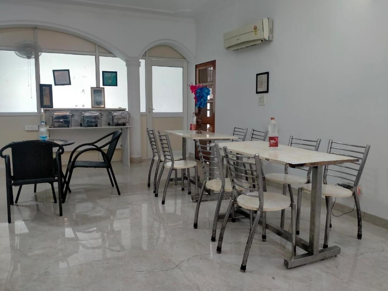 Collection O Mayank Guest House Near Iskcon Temple Noida Kālkāji Devi Exteriör bild