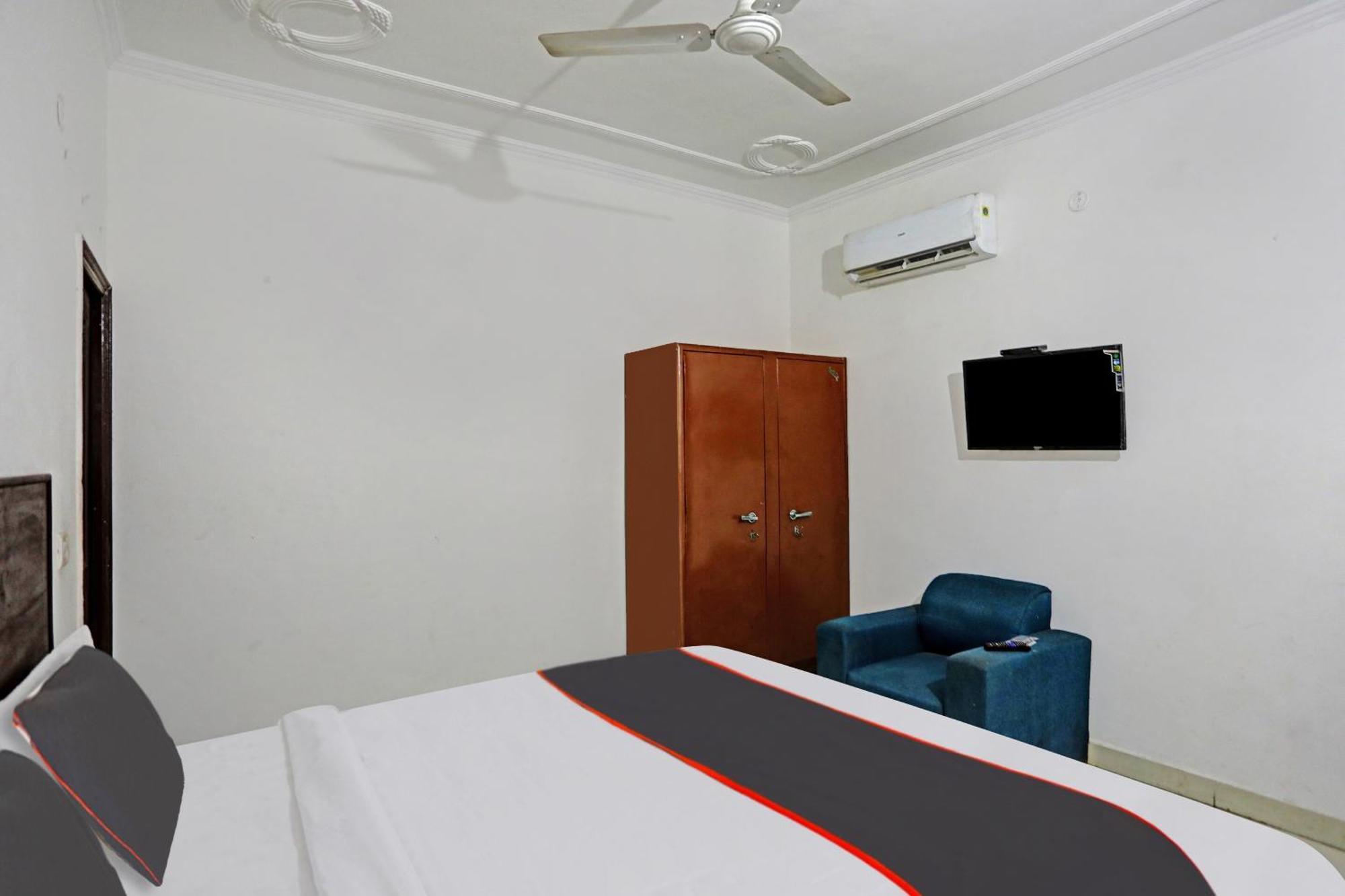 Collection O Mayank Guest House Near Iskcon Temple Noida Kālkāji Devi Exteriör bild