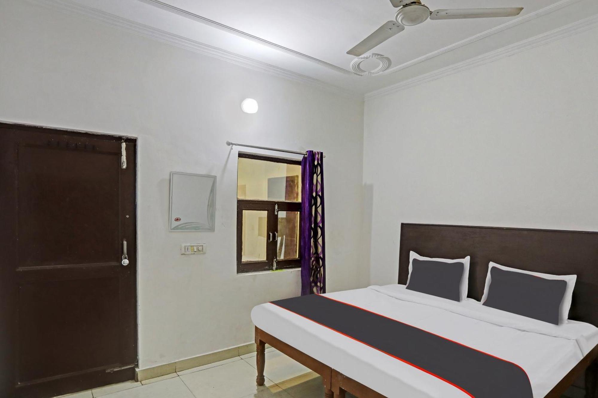 Collection O Mayank Guest House Near Iskcon Temple Noida Kālkāji Devi Exteriör bild
